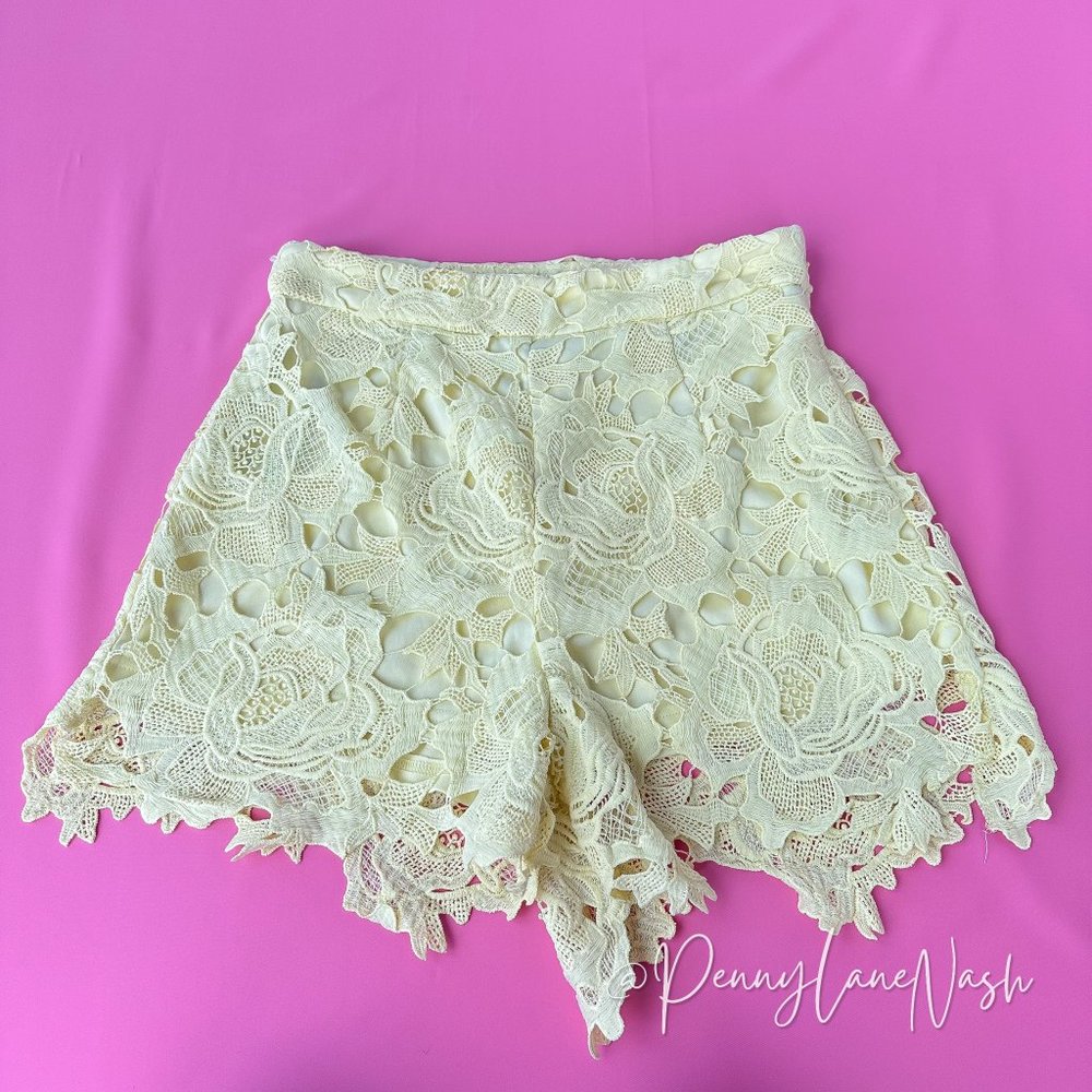 NWT Missguided Crochet Lace Shorts Lemon Size 6 - Picture 2 of 12
